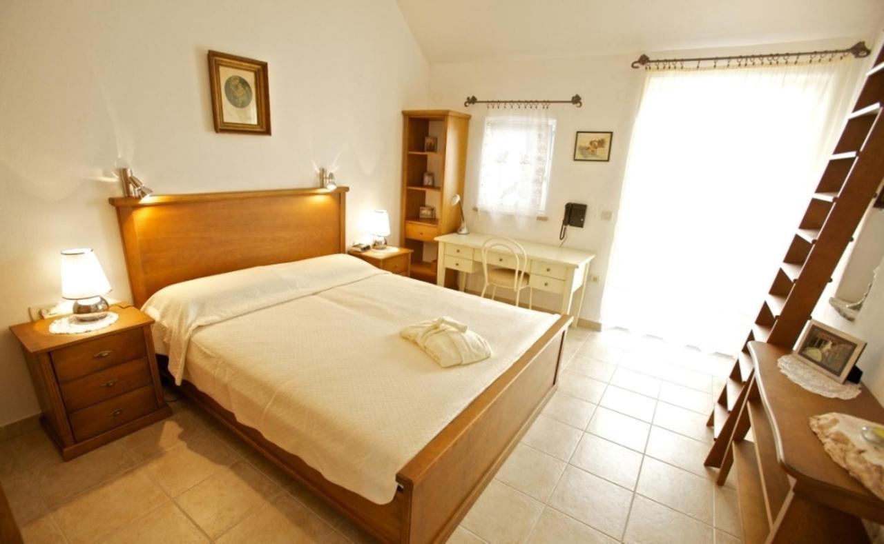 Villa Angelina Supetar Mirce Buitenkant foto